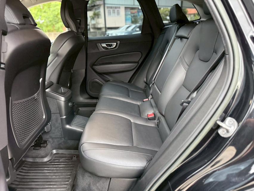 VOLVO XC60 2.0 RECHARGE T8 R-DESIGN AWD ปี 2022 โฉม ปี14-ปัจจุบัน สีดำ รูปที่ 10