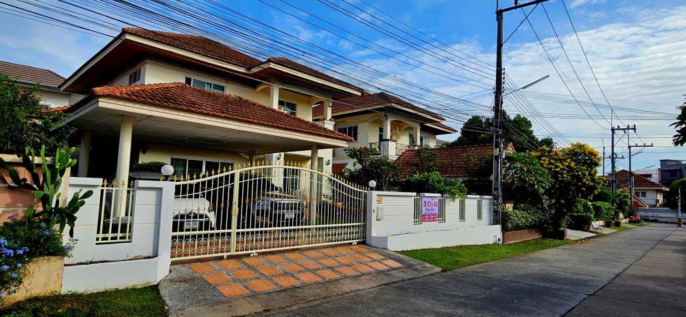 ขายบ้านเดี่ยว 2 ชั้น หมู่บ้านมนตรีปาร์ค ศรีราชา พื้นที่ 80.1 ตรว. ทำเลดี ใกล้ถนนสุขุมวิท เดินทางสะดวก เพียง 4.5 ล้าน 1