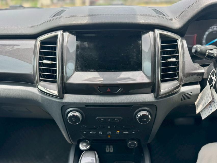 FORD EVEREST Wagon 4dr Titanium+ 7st Auto 6sp RWD 2.2DC Y17. สีน้ำตาล เกียร์ออโต้ 18