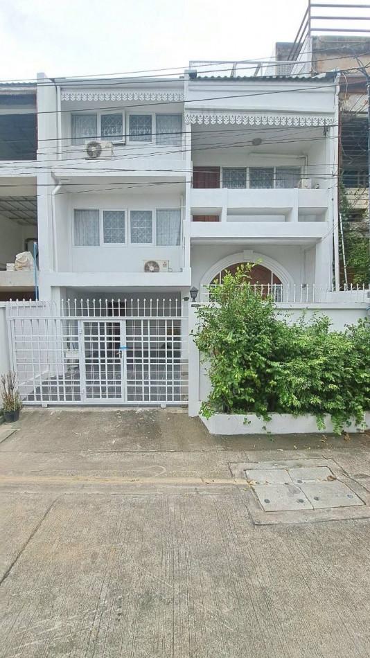 ให้เช่าทาวน์โฮม ซ.เอกมัย 22 26.2 ตรว. (230ตรม.) สำหรับพักอาศัย โฮมออฟฟิต 1