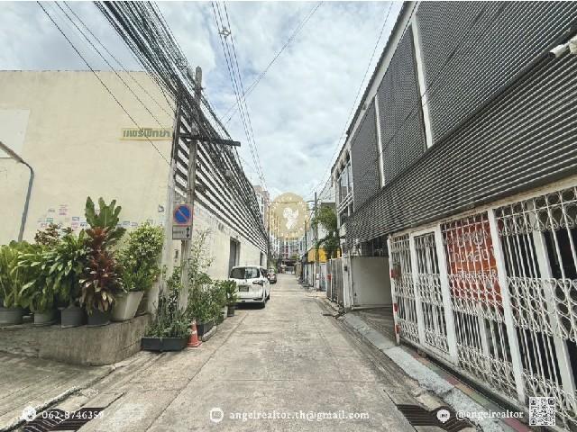 ขายทาวน์โฮม 2 คูหา ย่าน รัชดา – ห้วยขวาง 350 ม. ถึง MRT สุทธิสาร ตกแต่งสวย Fully Furnished พร้อมอยู่ 10