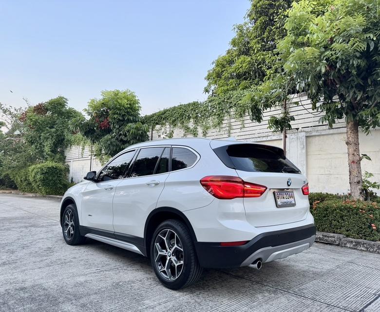 รหัสรถ AP2244 BMW X1 sDrive18i xLine ปี18 สีขาว รูปที่ 4