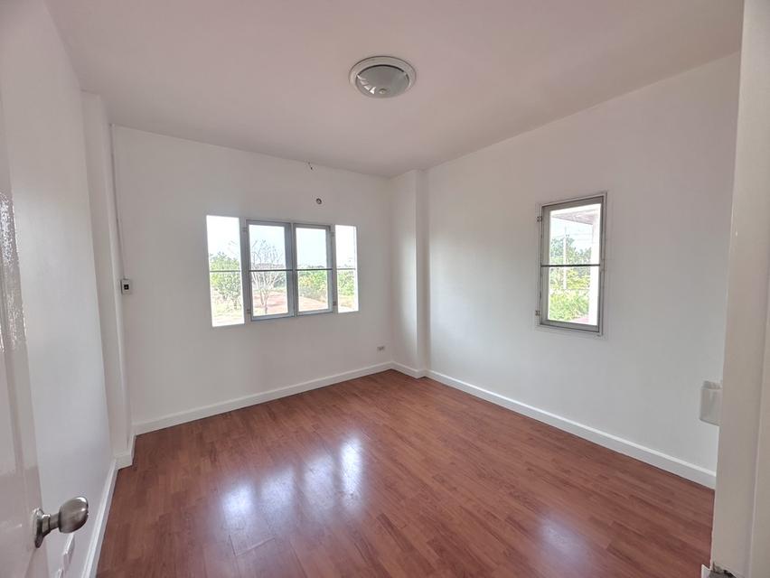 บ้านเดี่ยว มบ.นาราวัลย์ พร้อมอยู่มาก ย่านบางบอน3 พร้อมเฟอร์ฯบิวอิน เนื้อที่ 59 ตรว ติดถนนสี่เลนส์ ใกล้แหล่งอำนวยความสะดวก รพ. ร้านสะดวกซื้อ โรงเรียน 13