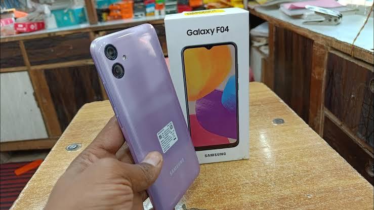 Samsung Galaxy F04 สีม่วง