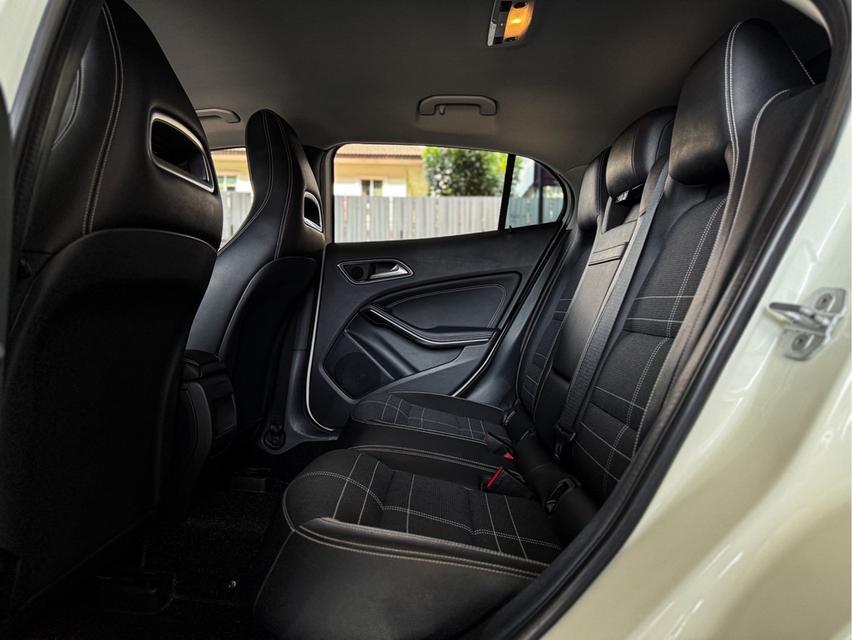 รหัสรถ WRT1435 2014 จดปี 2015 BENZ GLA-CLASS, 200 โฉม W156 ปี14-20 สีขาว