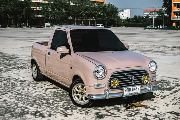 Daihatsu Mira สีน่ารักมาก