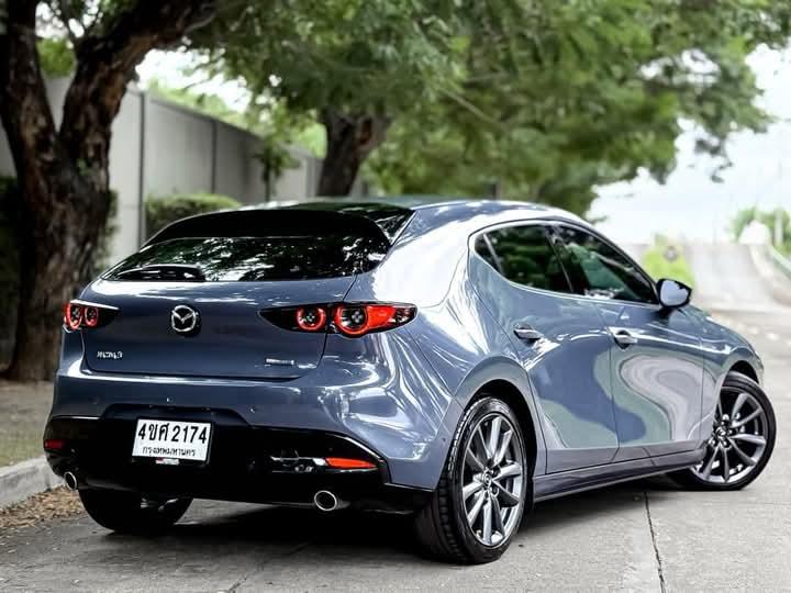 MAZDA 3  สีเทานม 3