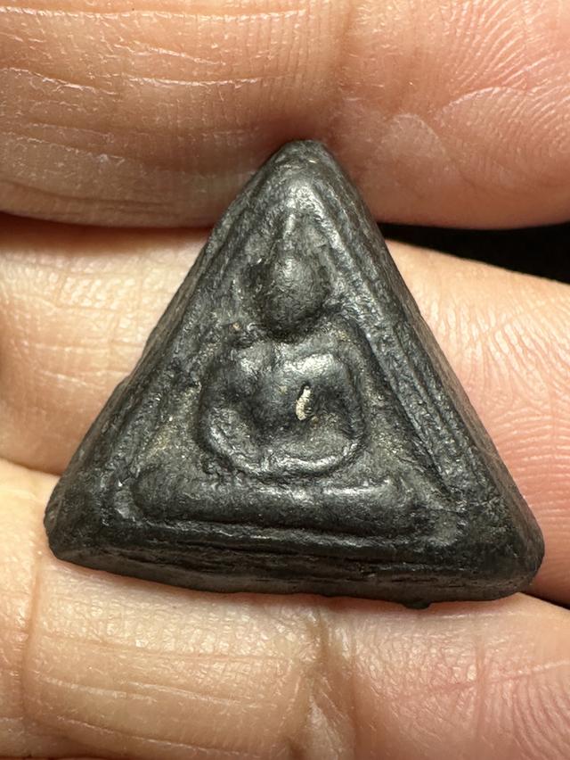 พระผงคลุกรักหลังจาร เก่าไม่ทราบที่ 3