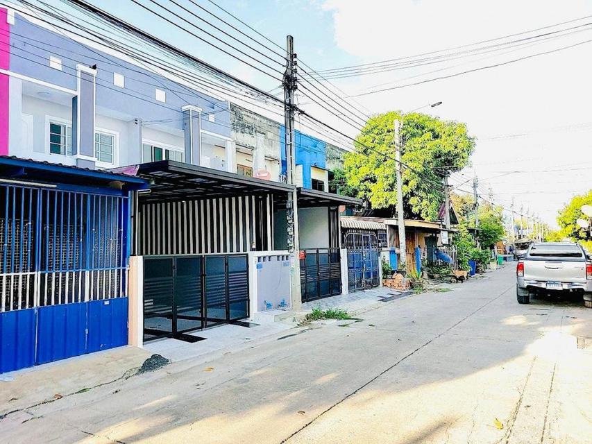 รูป ขาย ทาวน์โฮม บ้านร่มเงาไม้ 125 ตรม. 17 ตร.วา ปรับปรุงใหม่และพร้อมสำหรับเจ้าของใหม่ ในราคาที่คุ้มค่า 2