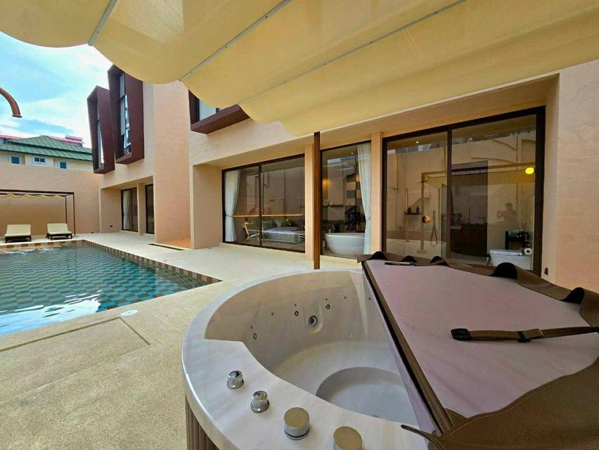 Newly built luxury pool villa for sale in the heart of Pattaya. 3