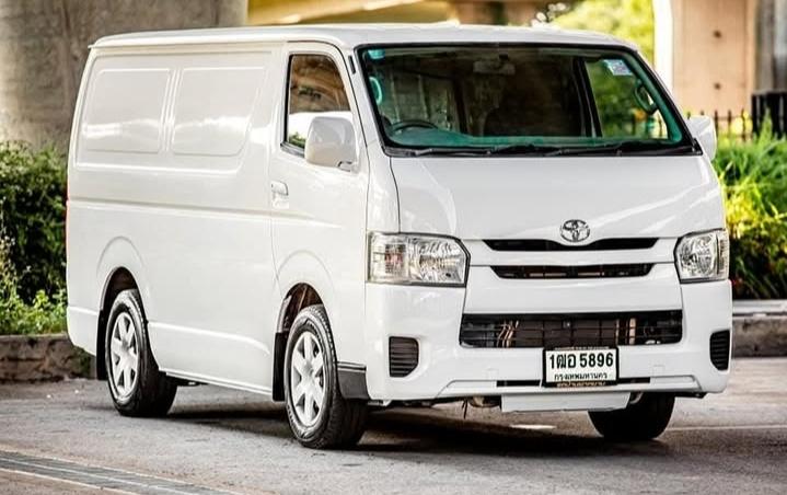 Toyota Hiace สีขาวสวย 5