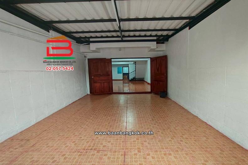 ทาวน์เฮาส์ เนื้อที่ 18 ตร.ว. หมู่บ้านบัวแก้ว สามโคก ซอยรุ่งทรัพย์ (วัดบัวแก้ววราราม) ถนนปทุมธานี-ศูนย์ศิลปาชีพบางไทร ตำบลบ้านปทุม อำเภอสามโคก ปทุมธานี 3