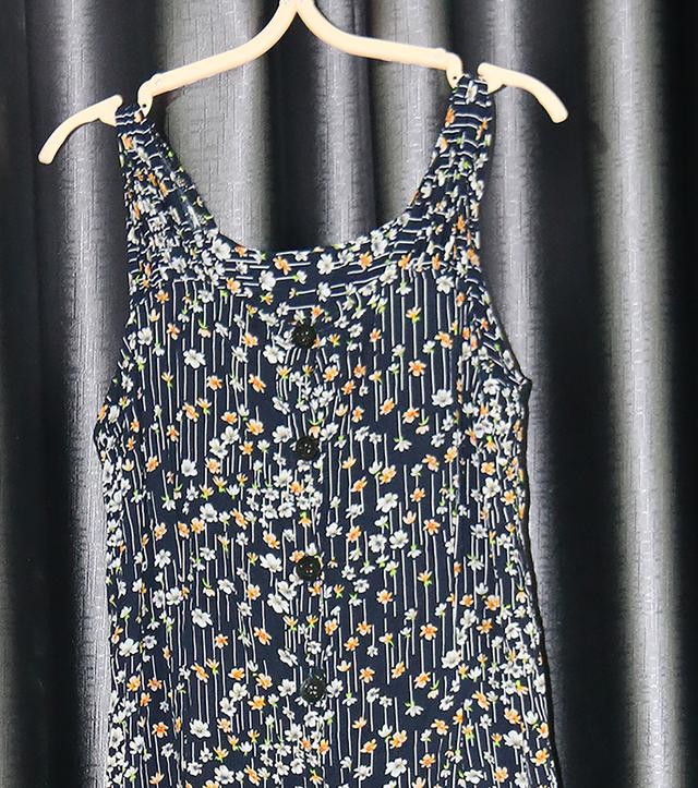 เดรสสายเดี่ยวลายดอกไม้แบบติดกระดุมหน้า (Floral Button-Front Sleeveless Dress)_@SP006
