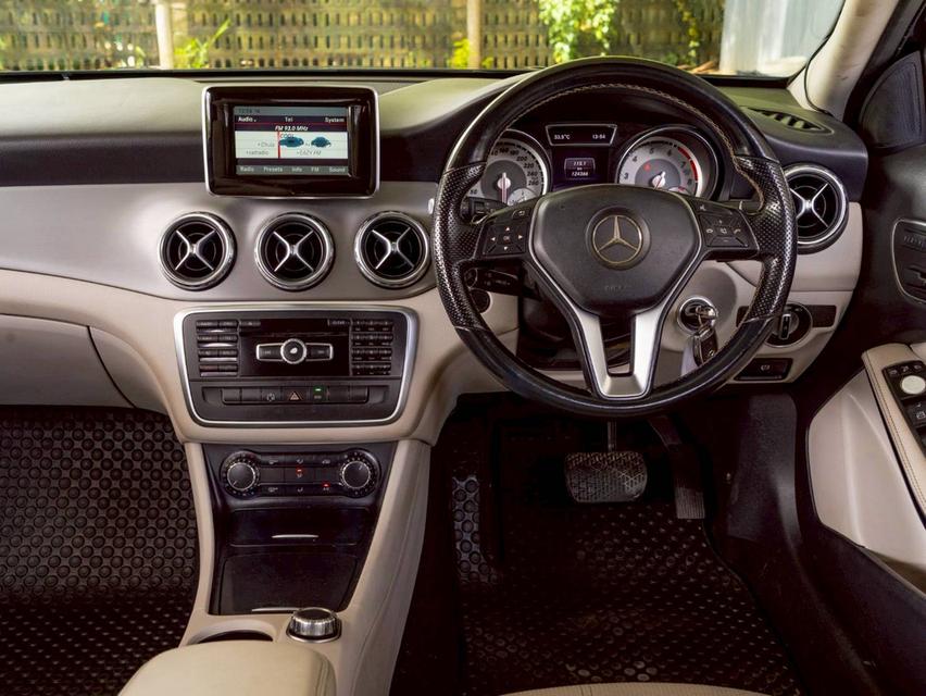 MERCEDES BENZ GLA200 1.6 Urban ปี จด 2015 13