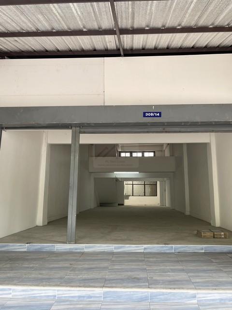 ให้เช่าอาคารพาณิชย์ 3.5 ชั้น 300 ตร.ม. ซอยพัฒนาการ 57/1 ติดถนนใหญ่ ใกล้ตลาดพัฒนาการ 3