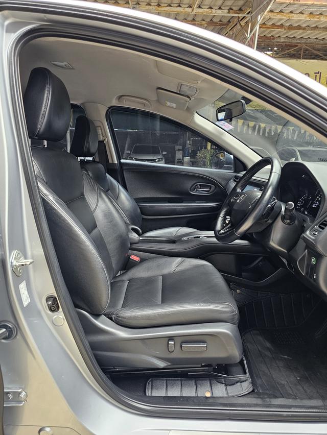 HONDA HR-V 1.8 E CVT ปี 17 AT 7