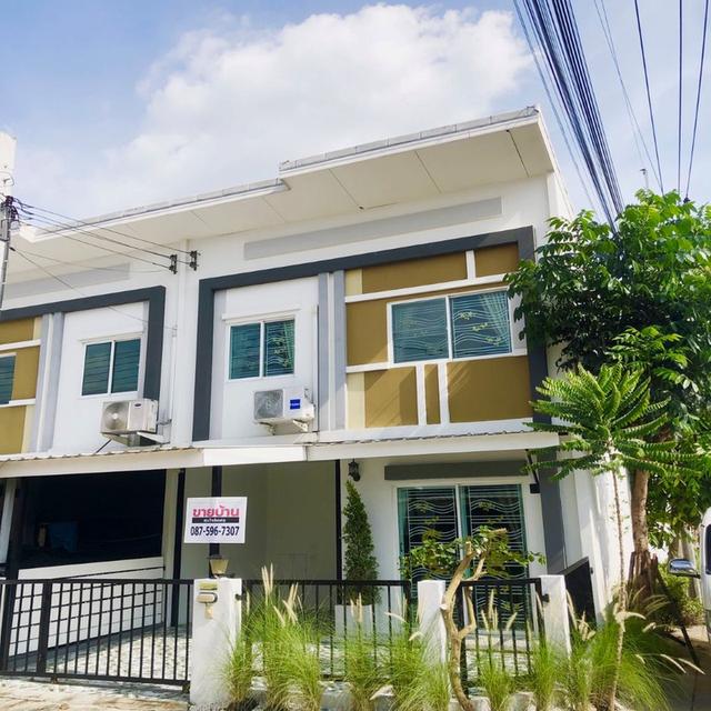 ขายทาวน์เฮาส์ 2 ชั้น หลังมุม หมู่บ้านไลโอ บลิสซ์ กาญจนา-กันตนา ทำเลดี เดินทางสะดวก 1