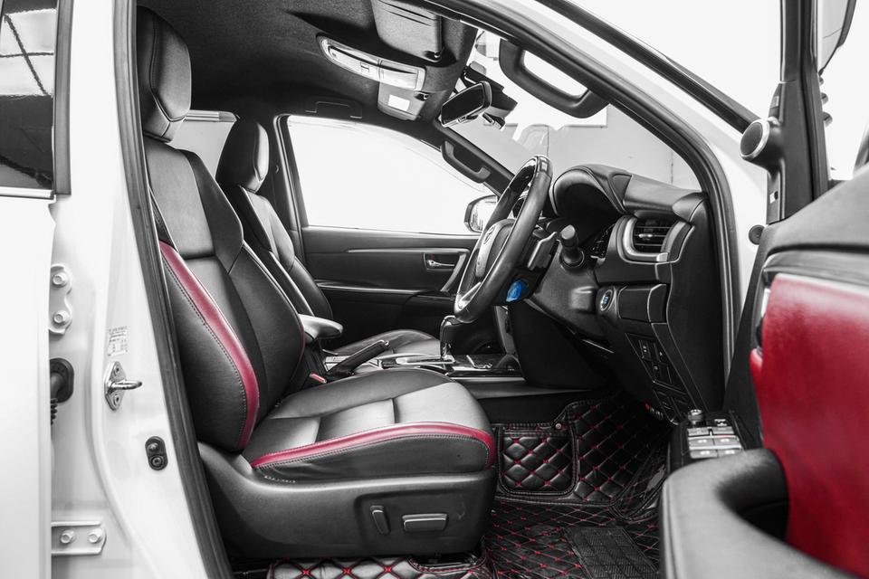 2020 TOYOTA FORTUNER 2.8 LEGENDER BLACK TOP 2WD SUV สีขาว-ดำ เลขไมล์ 80168 กม. 12