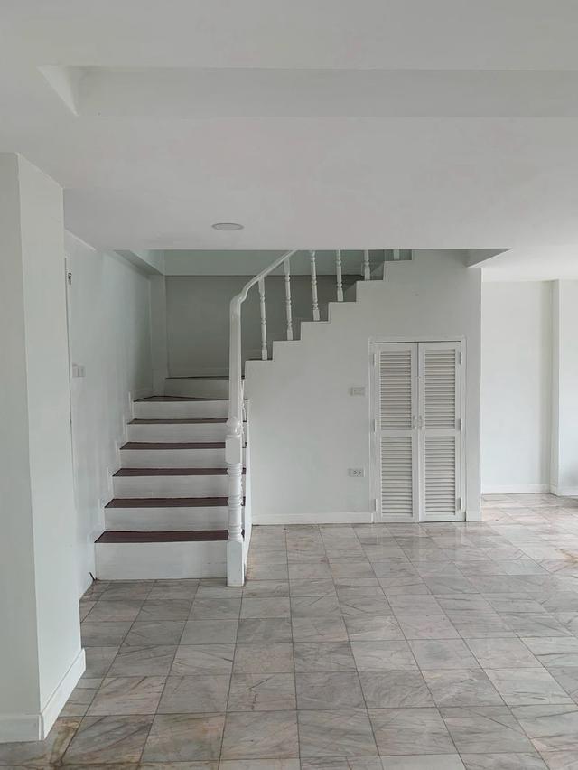 ขาย : บ้านเดี่ยว 2 ชั้น,เนื้อที่ 53 ตรว. หมู่บ้านโชคชัยปัญจทรัพย์ ถนนนวมินทร์ 81 แยก 3-27 แขวงนวมินทร์ เขตบึงกุ่ม จังหวัดกรุงเทพมหานคร  17