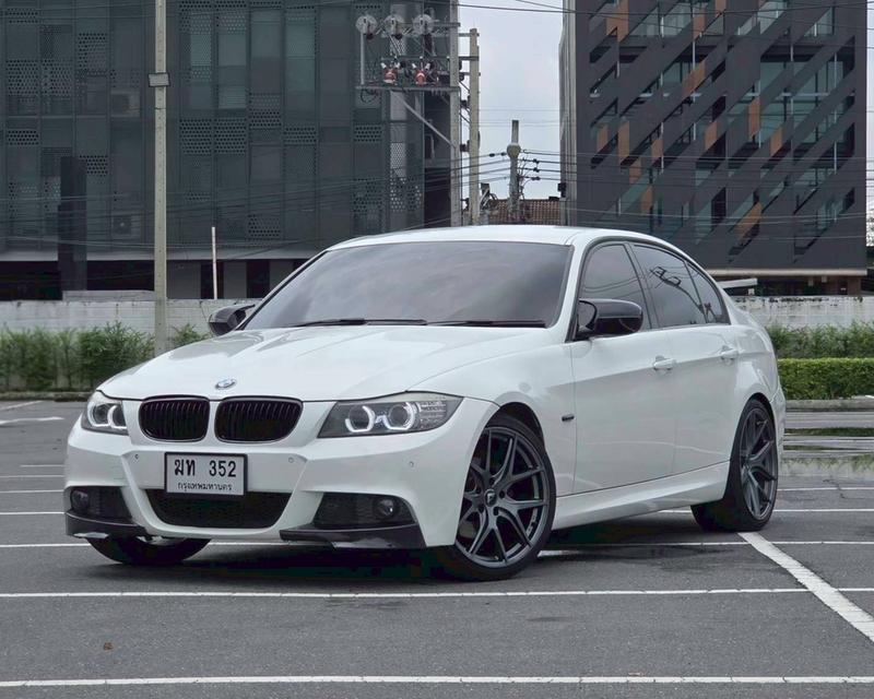รหัสรถ QT352 🇩🇪 BMW 320D M Sport ดีเซล (E90) ปี 2010 LCI สีขาว