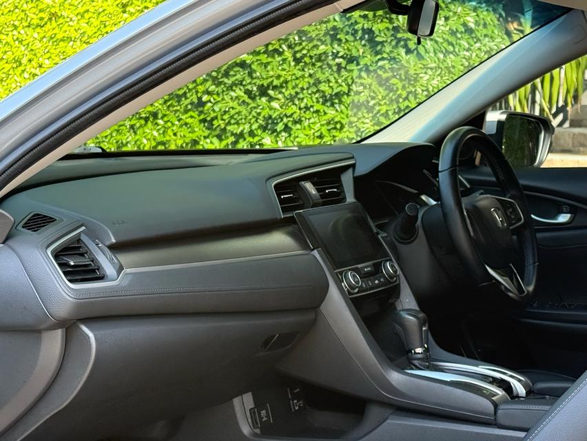 2018 HONDA CIVIC FC 1.5 TURBO รถมือเดียวออกป้ายแดง รถวิ่งน้อย เข้าศูนย์ทุกระยะ รถไม่เคยมีอุบัติเหตุครับ รูปที่ 11