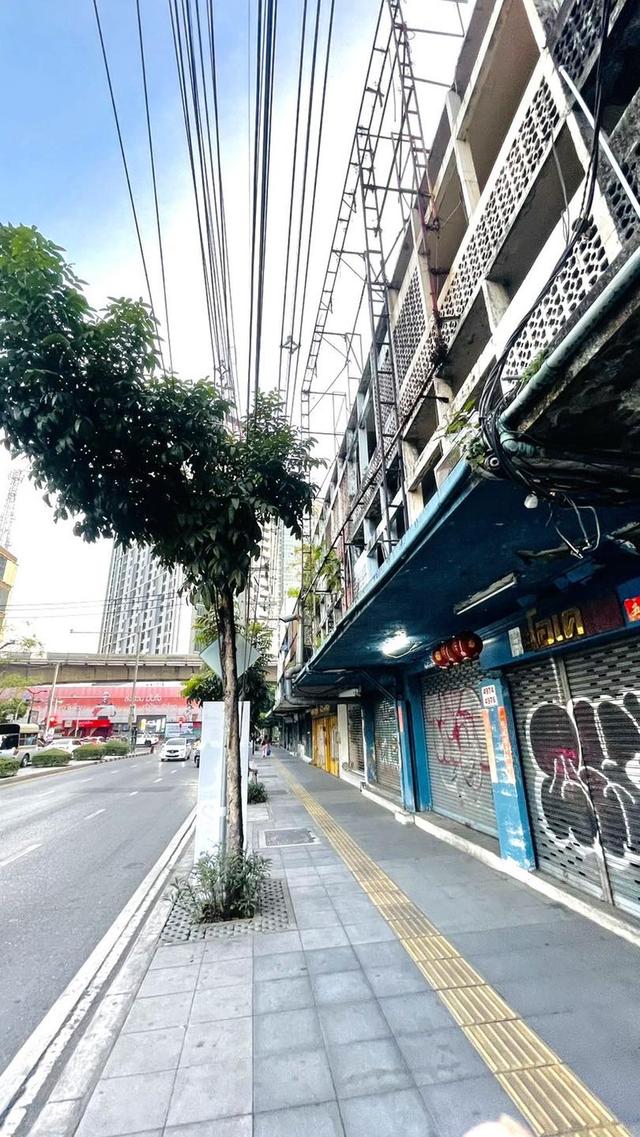 ให้เช่าอาคารพาณิชย์ 3 คูหา ติดถนนพระราม4 สุขุมวิท 3