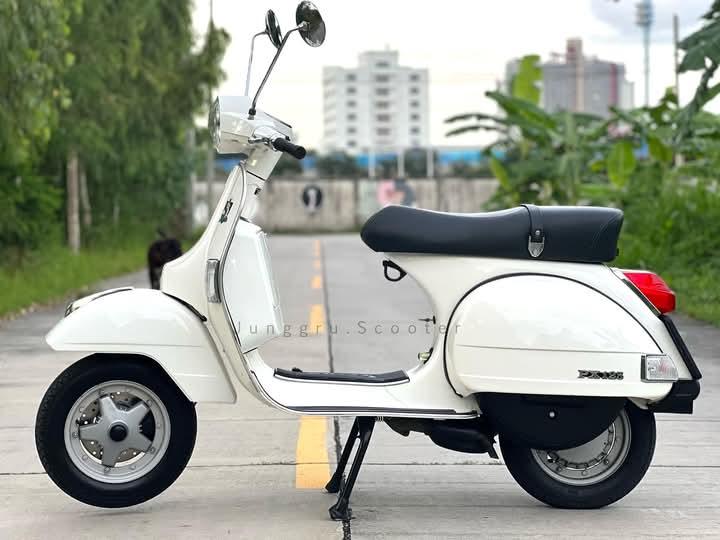 Vespa PX สีขาว 2