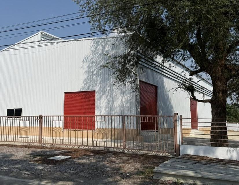 ให้เช่าโกดัง สร้างใหม่ ติดถนนกาญจนาภิเษก วงแหวนตะวันตก ขาออก ลาดหลุมแก้ว (ถนนหมายเลข 9) ทำเลดี จอดรถได้หลายคัน พื้นที่ใช้สอย 700 ตารางเมตร 1