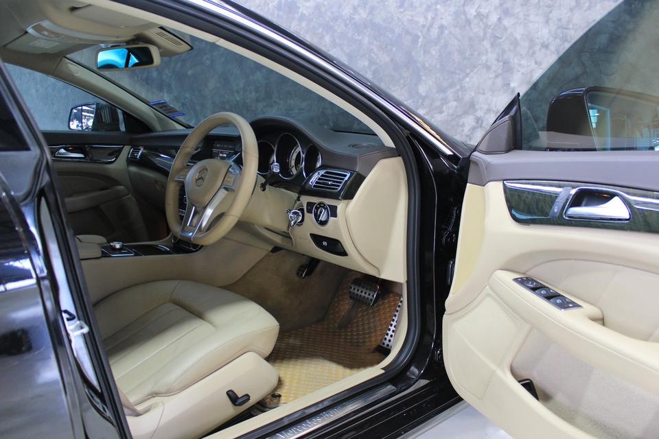 รหัสรถ JRS9241 หล่อขนาดนี้จะอดใจไหวหรอ กับ Benz CLS 250CDI 2012 14