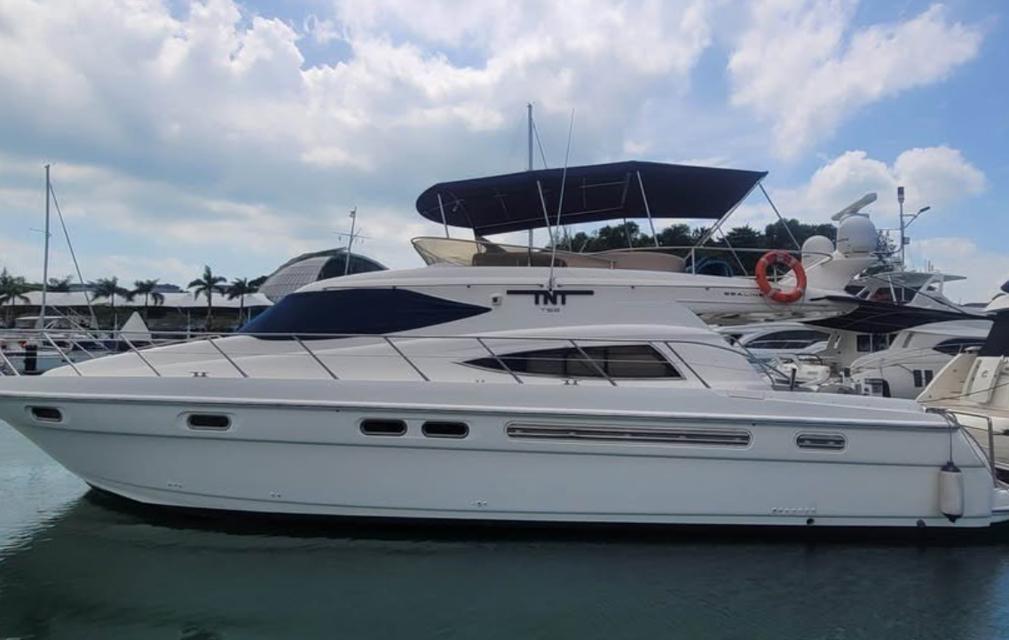 T52 Sealine Cabin Cruiser with Flybridge Yacht