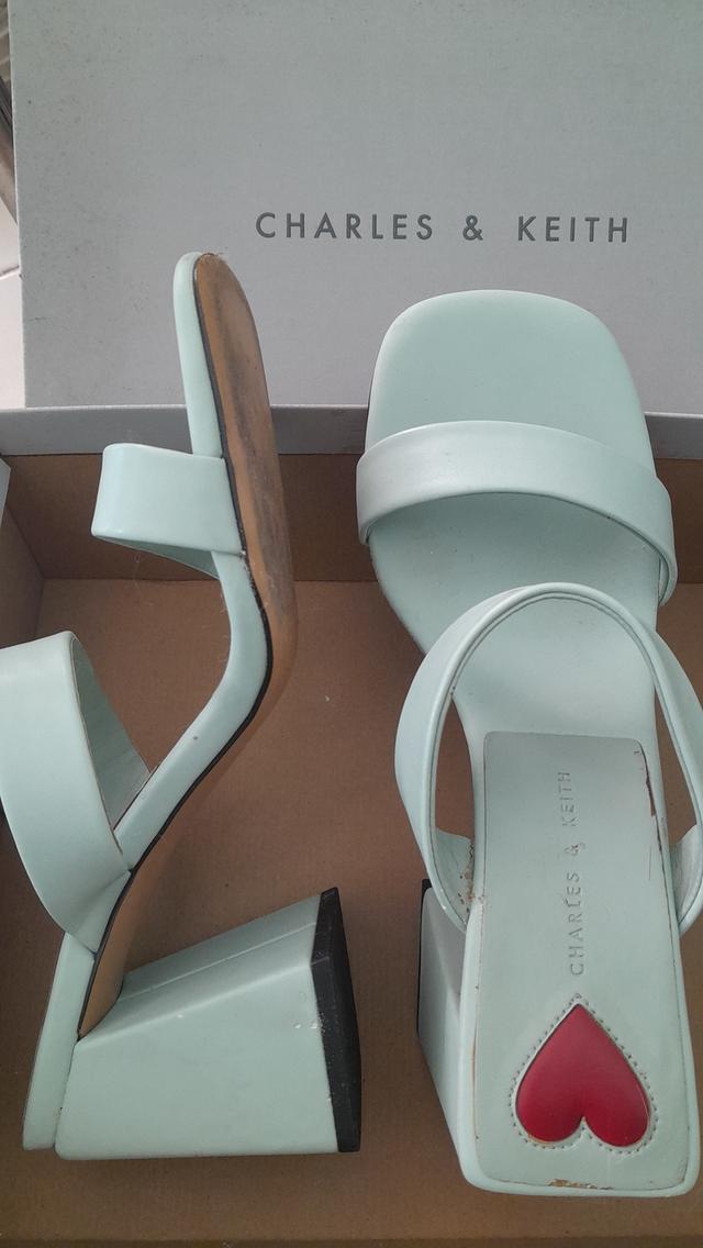 รองเท้าส้นสูง Charles&Keith