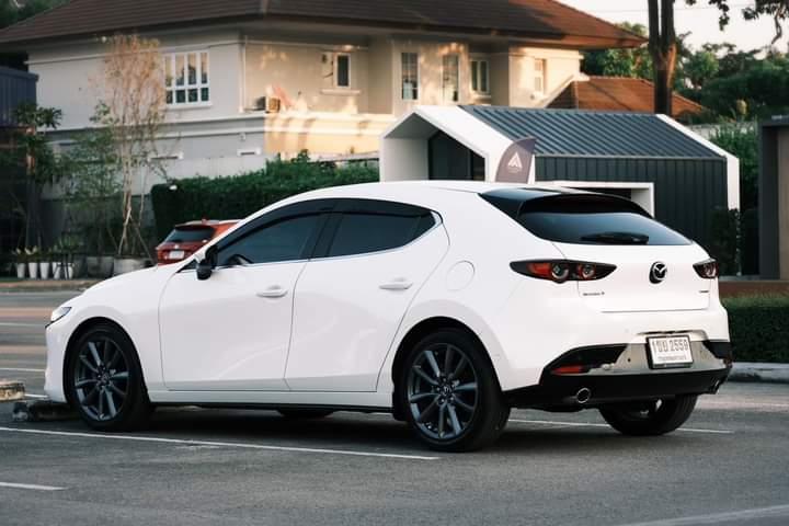 Mazda 3 สีขาวสวยมาก 6