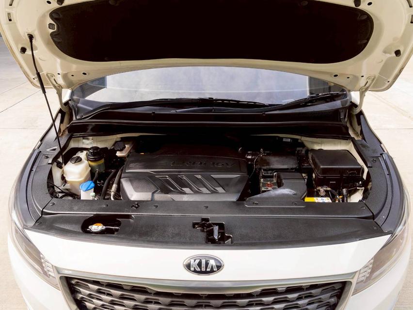 Kia Carnival 2.2 LX ปีจด 2021 9