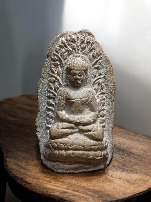 เปิดพระลือหน้ายักษ์ เนื้อดิน ไม่ตัดปีก ด้านหลังมีรอยมือกด ไม่ทราบกรุไม่ทราบเกจิ
