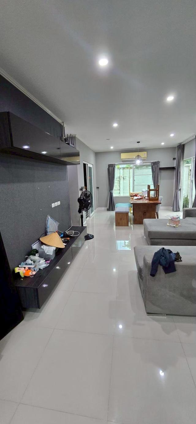 บ้านเดี่ยว 2 ชั้น สภาพดี พร้อมเข้าอยู่ (ขายขาดทุน) 8