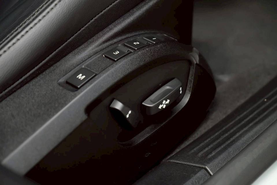 รหัสรถ PR1638 Volvo V40 T4 Hatchback Facelift ปี 2017  18