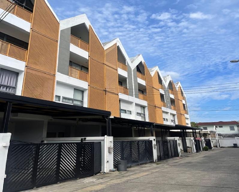 ให้เช่า ทาวน์โฮม 4 ชั้น ซอยนาคนิวาส 48 / โครงการ เดอะลอฟท์ บาย ไอ-เซน ลาดพร้าว 71 1