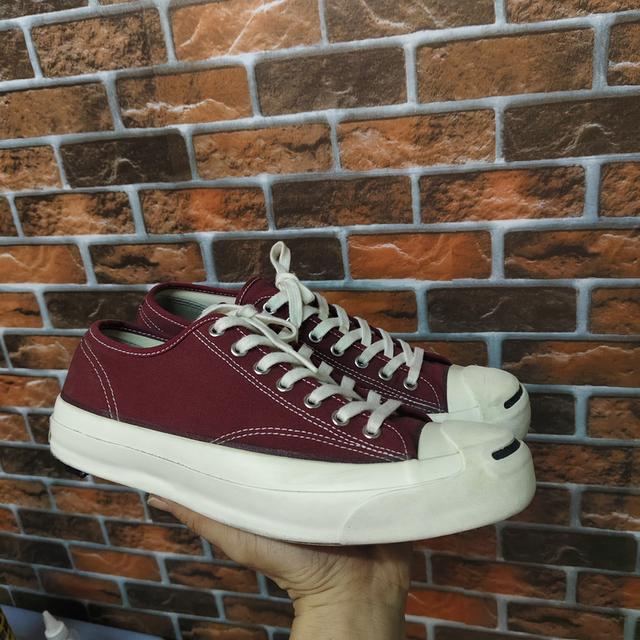 Converse 8.5 /42/27