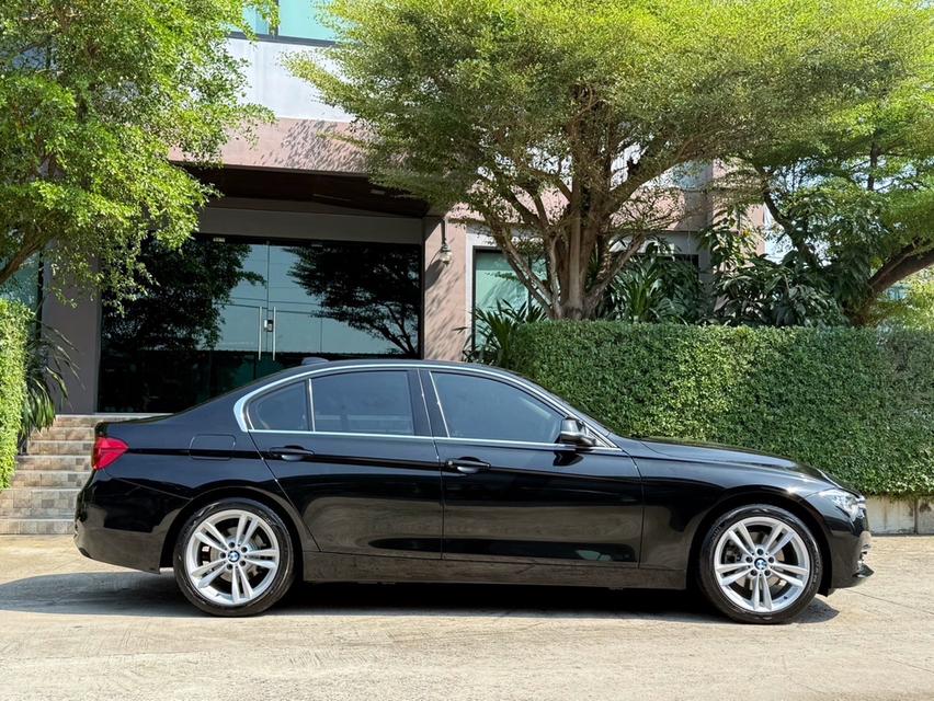 2018 BMW 320D CELEBRATION EDITION LCI รถมือเดียวออกป้ายแดง รถวิ่งน้อยเพียง 45,000กม รถเข้าศูนย์ทุกระยะ รถไม่เคยมีอุบัติเหตุครับ รูปที่ 5