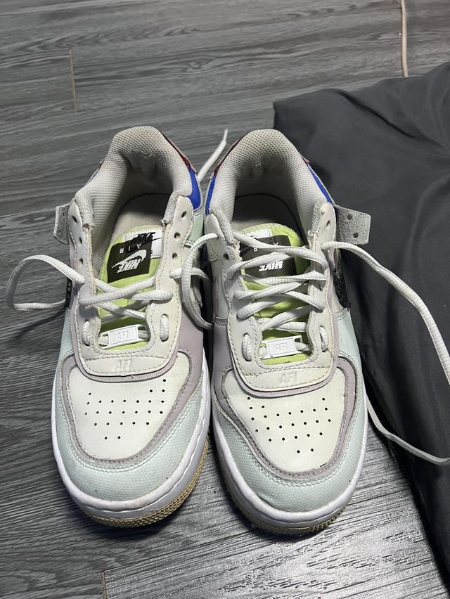 รองเท้าผ้าใบของNikeแท้มีตำหนิ