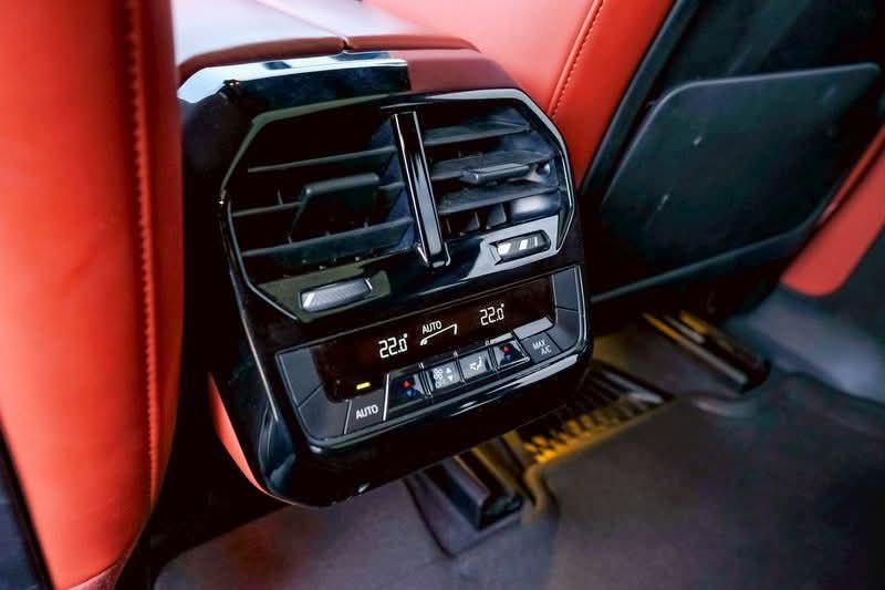 iX xDrive40 SPORT RHD I20 11