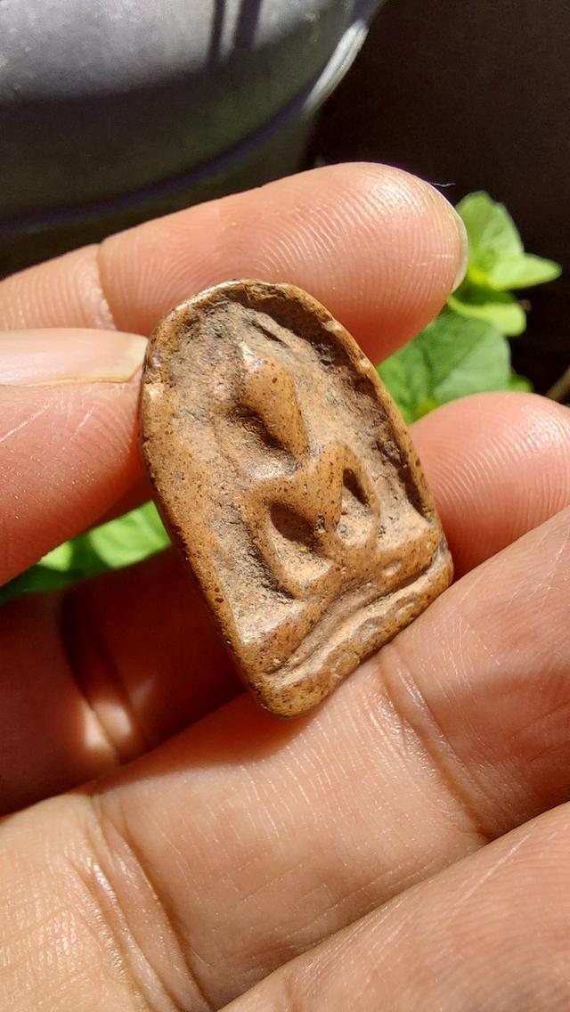 พระซุ้มกอ เนื้อดิน แร่ดอกมะขามสวยๆ รูปที่ 4