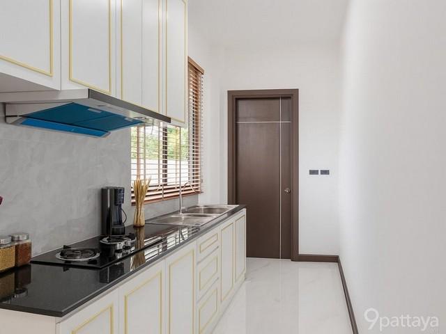 ขายพูลวิลล่า Modern Luxury โซนโป่ง พัทยา ติดธรรมชาติ ที่ดิน 100 ตร.วา พร้อมสระว่ายน้ำระบบเกลือ แถมเฟอร์นิเจอร์บิวท์อินทั้งหลัง 8