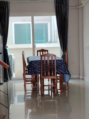 ให้เช่า ทาวน์โฮม3ชั้น 27ตรว.อยู่ถนน ลาดกระบัง ใกล้ สนามบินสุวรรณภูมิเพียง1กิโล 5
