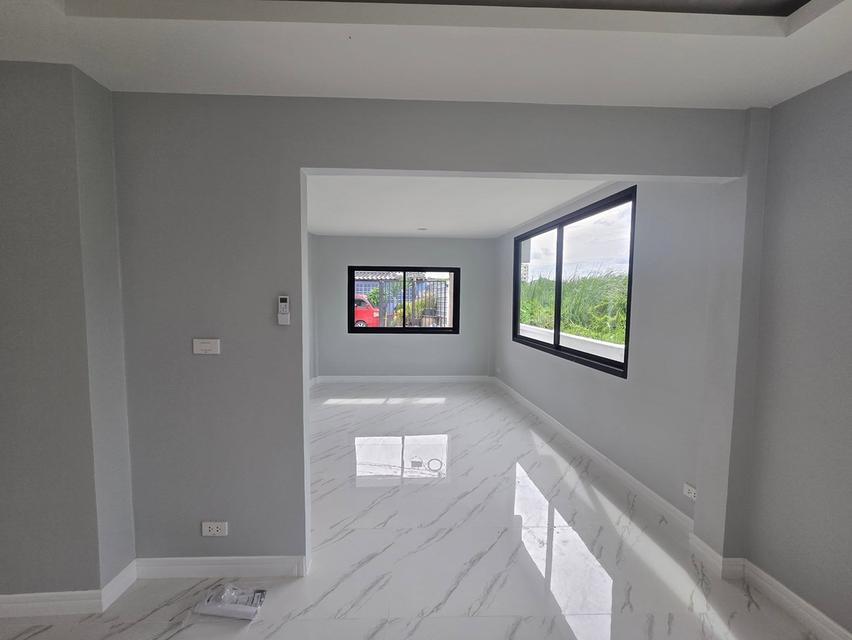 ด่วน!! เพียง 6.8 ล้าน บ้านทาวน์เฮาส์ หลังมุม รีโนเวทใหม่ พร้อมเข้าอยู่ได้ทันที ใกล้ BTS บางจาก 12