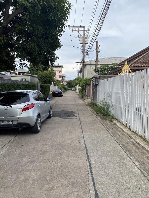 ขาย!!! ที่ดินสวย ทำเลทอง ย่าน New CBD..ใจกลางรัชโยธิน..ใกล้ BTS เพียง 900 ม. โทร 092-5635533 8