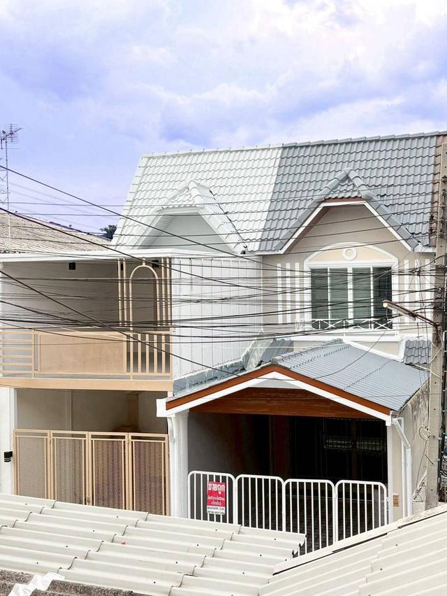 หมู่บ้านร่มเงาไม้  ถนนวัดลาดปลาดุกทาวน์เฮ้าส์ 2 ชั้น  ตกแต่งใหม่พร้อมอยู่  โทนสีอบอุ่น คลาสสิค แบบมีคลาส 2