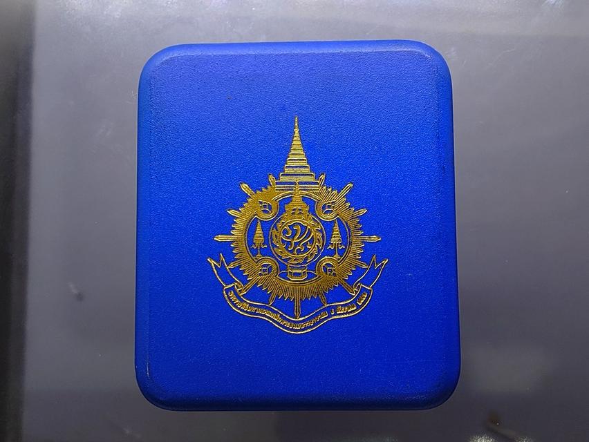 เหรียญมิ่งมหามงคล 6 รอบ ในหลวง รัชกาลที่ 9 เนื้อเงินขัดเงา ปี 2542 พร้อมกล่องเดิมๆ รูปที่ 8
