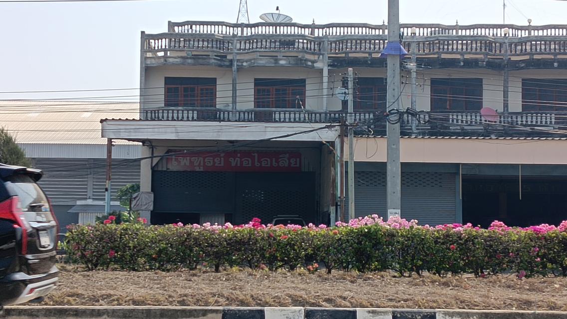 ที่ดินพร้อมตึกติดสี่แยกไฟแดง ติดถนน340 ด้านหน้าด้านหลังติดถนน 12