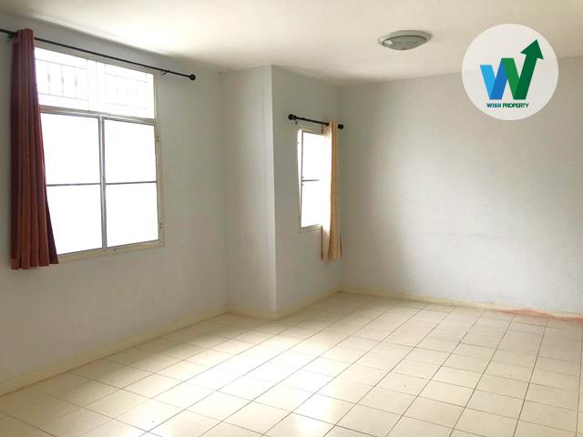 ขายบ้านหลังมุม สภาพดี 31.4 ตร.ว.  3 ห้องนอน 3 ห้องน้ำ 2 ที่จอดรถ ใกล้รถไฟฟ้าสถานีหลักหก 8